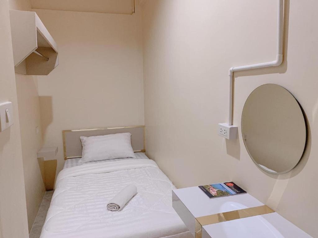Sleepbox Hostel Suratthani Surat Thani Buitenkant foto
